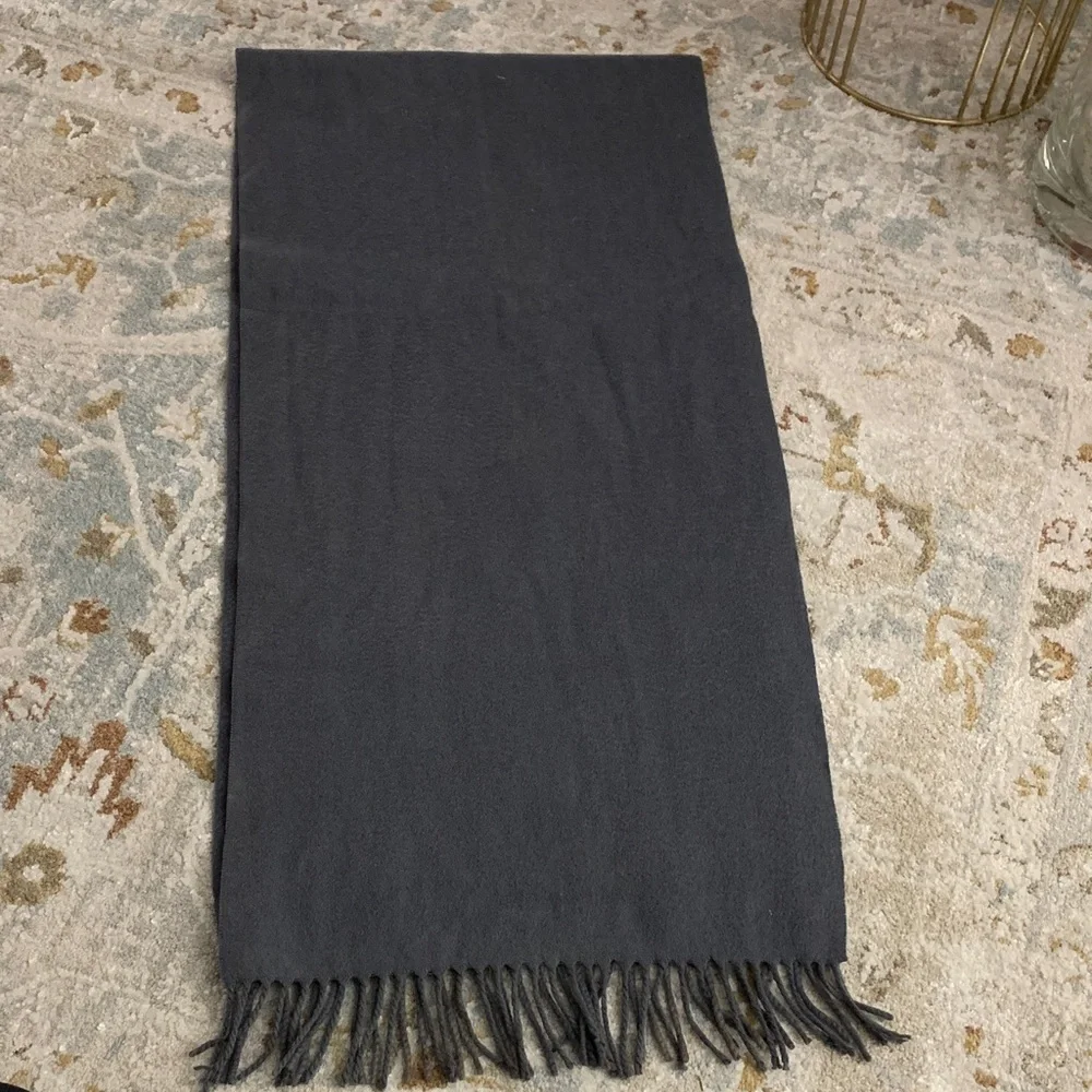 Louis Vuitton Cashmere Charcoal Scarf for Men - Picture 5 of 9